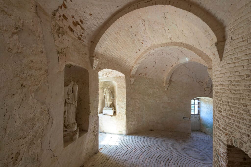 Cave Chateu de Montmort