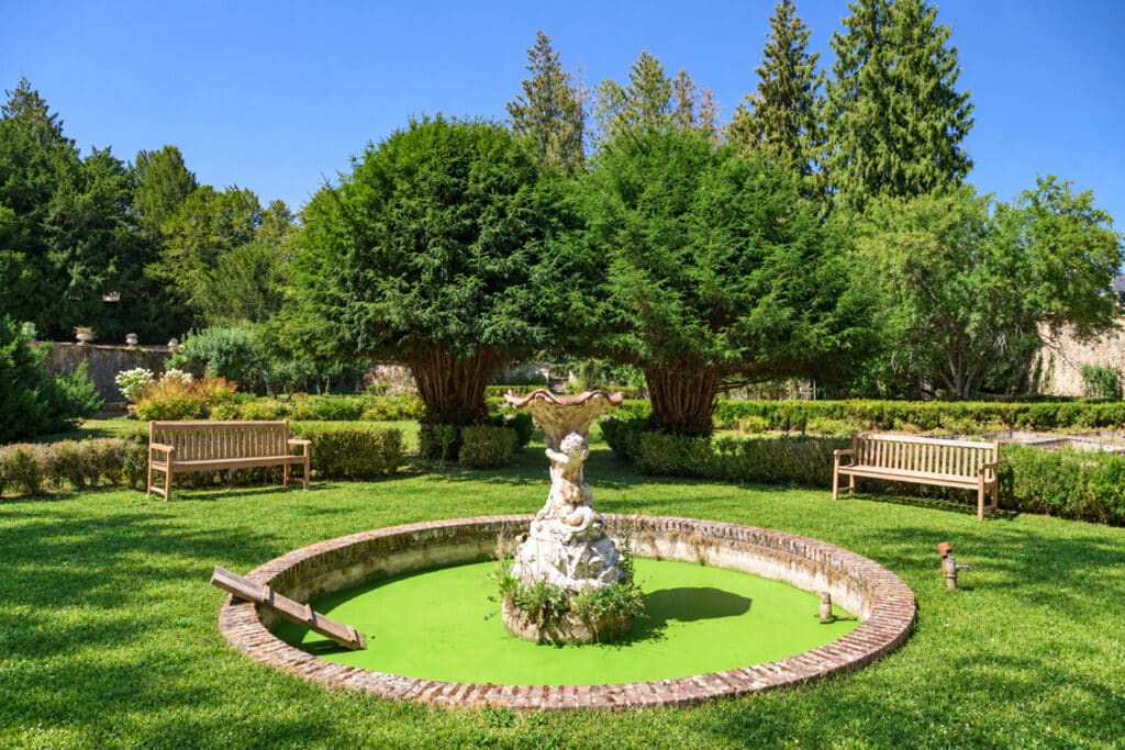 Fontaine Chateau de Montmort