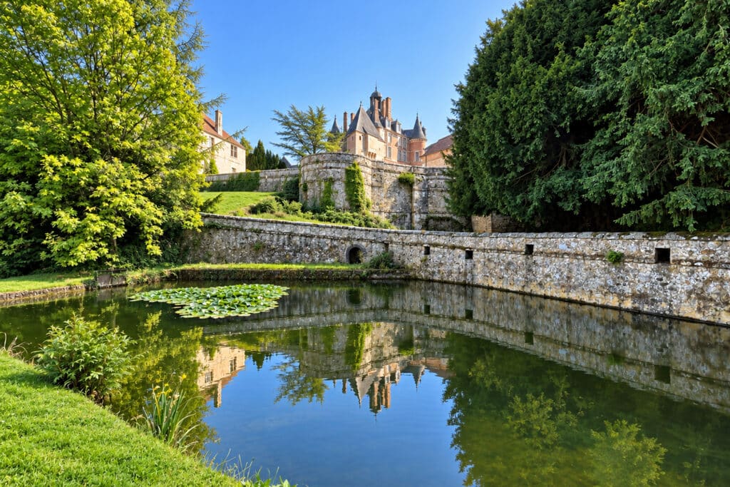 Plan d'eau et Chateau de Montmort