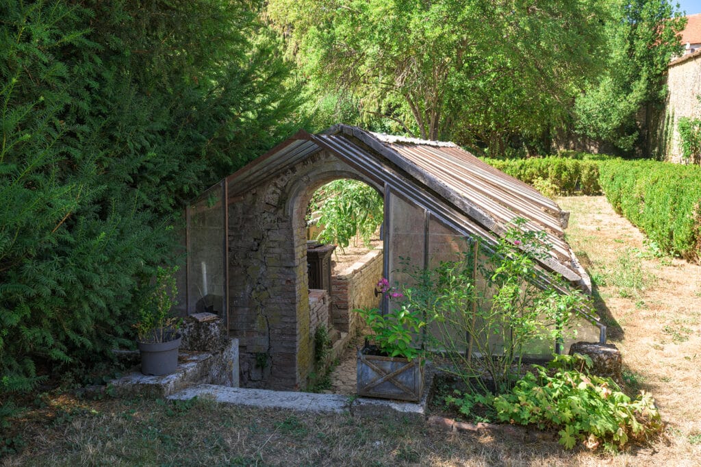 Serre Chateau de Montmort